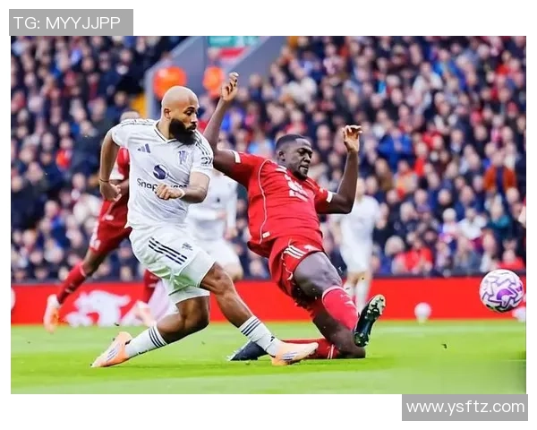 英超经典大战：利物浦狂胜曼联五球乌龙球成全场焦点